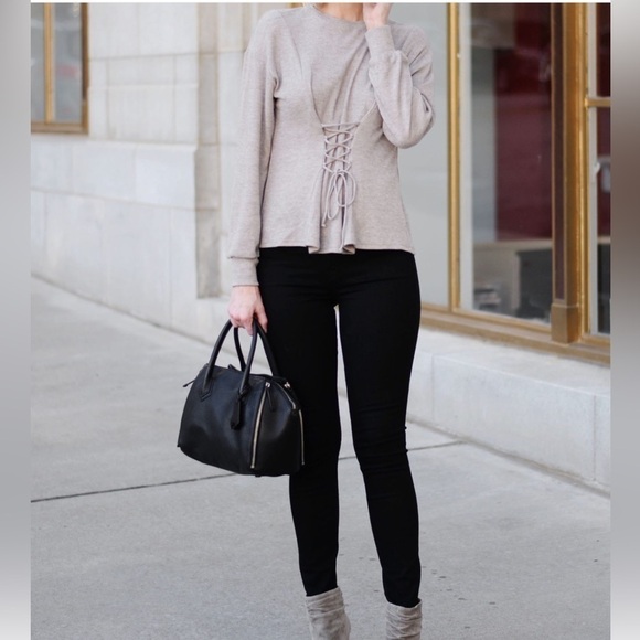 VICTORIA SECRET~BLOUSE~ FRONT TIE DETAIL~M - Picture 2 of 7